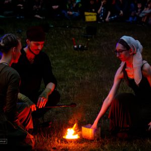 Pokaz Teatr Ognia Fire Show, występ grupy Manipura - w ramach festiwalu teatru ulicznego FETA. Zdjęcia wykonał Adam Szoka. Pokaz Teatr Ognia Fire Show, występ grupy Manipura - w ramach festiwalu teatru ulicznego FETA.