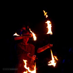 Pokaz Teatr Ognia Fire Show, występ grupy Manipura - w ramach festiwalu teatru ulicznego FETA. Zdjęcia wykonał Adam Szoka. Pokaz Teatr Ognia Fire Show, występ grupy Manipura - w ramach festiwalu teatru ulicznego FETA.