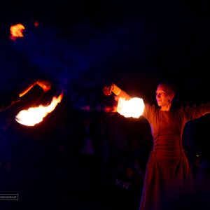 Pokaz Teatr Ognia Fire Show, występ grupy Manipura - w ramach festiwalu teatru ulicznego FETA. Zdjęcia wykonał Adam Szoka. Pokaz Teatr Ognia Fire Show, występ grupy Manipura - w ramach festiwalu teatru ulicznego FETA.