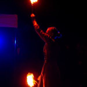 Pokaz Teatr Ognia Fire Show, występ grupy Manipura - w ramach festiwalu teatru ulicznego FETA. Zdjęcia wykonał Adam Szoka. Pokaz Teatr Ognia Fire Show, występ grupy Manipura - w ramach festiwalu teatru ulicznego FETA.