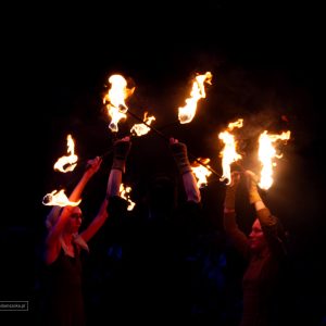 Pokaz Teatr Ognia Fire Show, występ grupy Manipura - festiwal teatru ulicznego FETA, lato 2025 Pokaz Teatr Ognia Fire Show, występ grupy Manipura - w ramach festiwalu teatru ulicznego FETA.