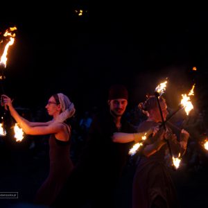 Pokaz Teatr Ognia Fire Show, występ grupy Manipura - w ramach festiwalu teatru ulicznego FETA. Zdjęcia wykonał Adam Szoka. Pokaz Teatr Ognia Fire Show, występ grupy Manipura - w ramach festiwalu teatru ulicznego FETA.