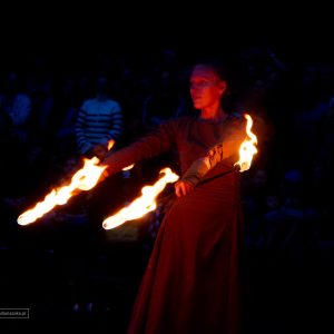 Pokaz Teatr Ognia Fire Show, występ grupy Manipura - w ramach festiwalu teatru ulicznego FETA. Zdjęcia wykonał Adam Szoka. Pokaz Teatr Ognia Fire Show, występ grupy Manipura - w ramach festiwalu teatru ulicznego FETA.