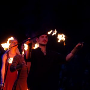 Pokaz Teatr Ognia Fire Show, występ grupy Manipura - w ramach festiwalu teatru ulicznego FETA. Zdjęcia wykonał Adam Szoka. Pokaz Teatr Ognia Fire Show, występ grupy Manipura - w ramach festiwalu teatru ulicznego FETA.
